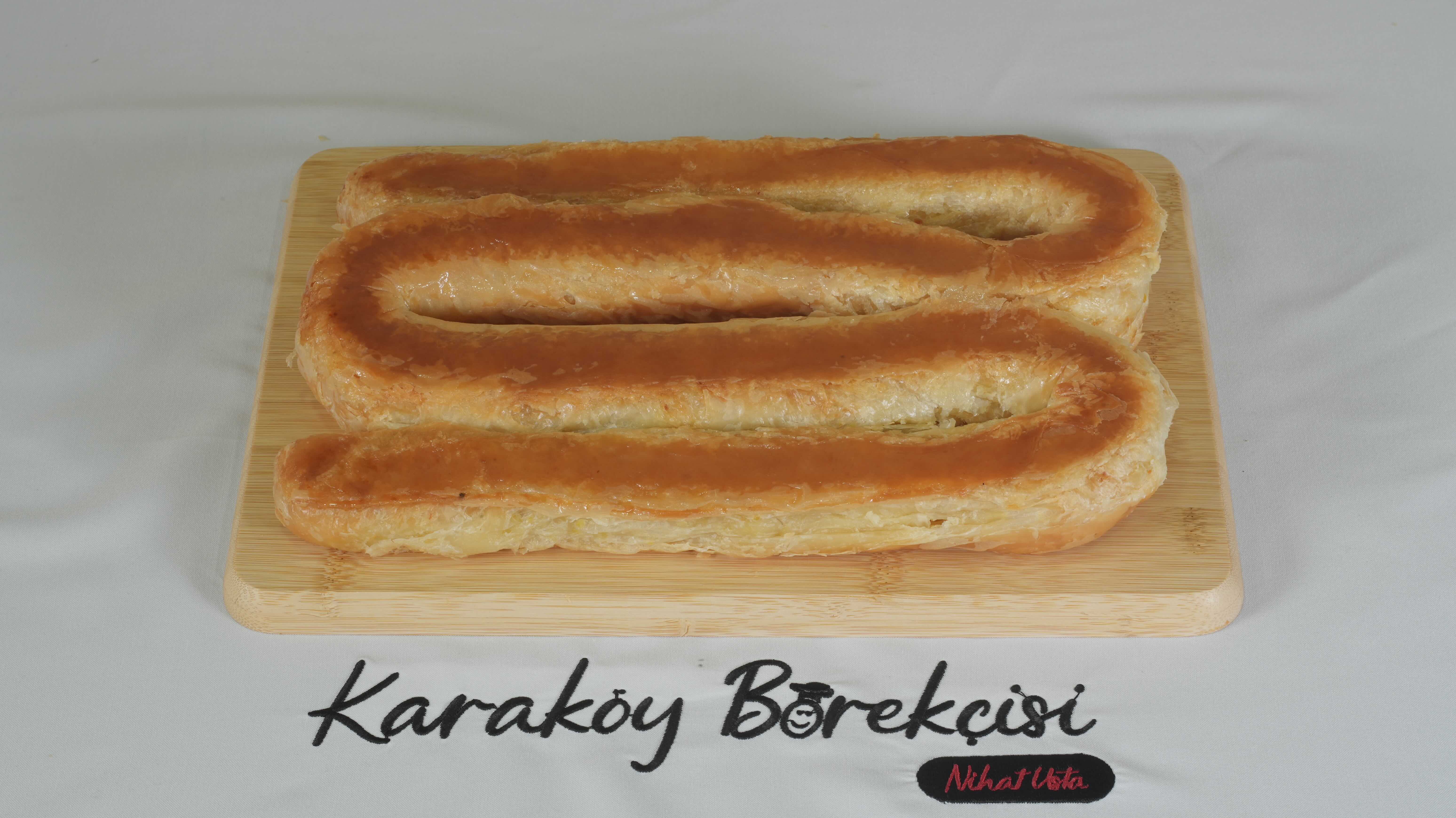 TEPSİ%20KIYMALI%20BÖREK