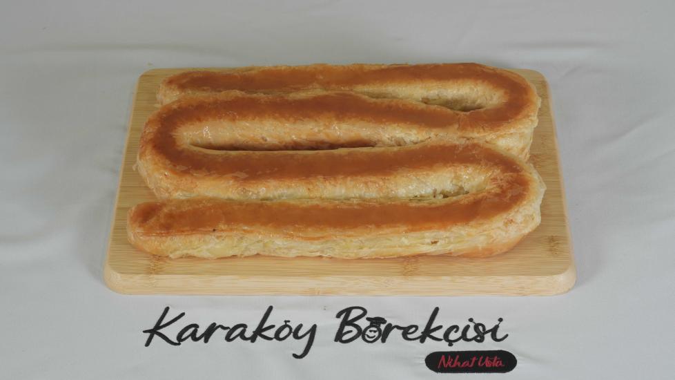 TEPSİ KIYMALI BÖREK